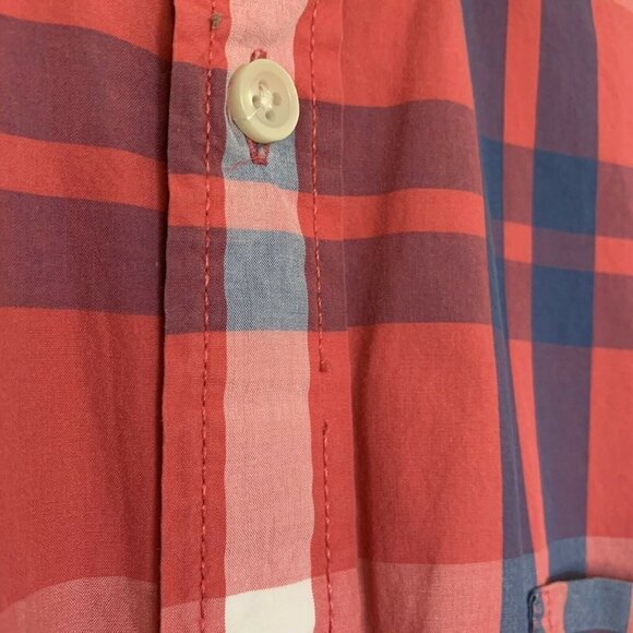 GAP Men’s Large Lived-In Button Shirt Dark Pink and Light Blue Plaid - Picture 2 of 6